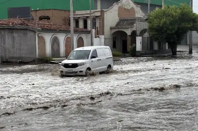 Se inunda otra vez la Avenida Los Ángeles en Monterrey