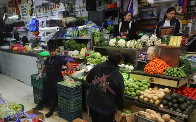 Tasa de desempleo en México baja a 2.4% en marzo de 2026