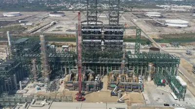 Trasladan a CDMX a 2 lesionados por explosión en refinería de Salina Cruz