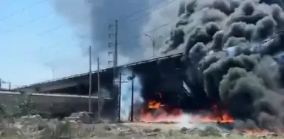 Tren impacta pipa de combustible en Querétaro: riesgo de explosión