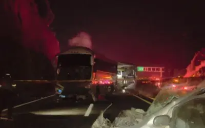 Trágico choque múltiple en Jalisco: dos muertos y 44 heridos