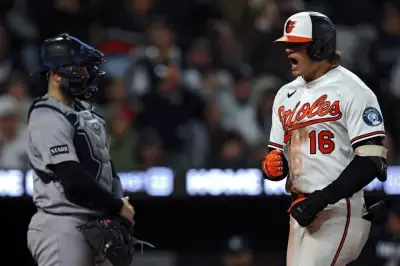 Weathers coquetea con sin hit; Orioles remontan para ganar