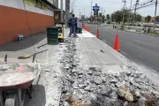 Adrián retira banqueta ampliada por Colosio en Monterrey