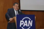 Alarcón deja el PRI tras 30 años y se une al PAN
