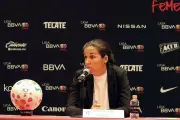 Amandine pide apoyo de afición rayada y lanza indirecta