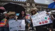 ARMY de BTS invade el Zócalo de la CDMX en visita a Palacio Nacional