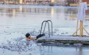 Baños de hielo: beneficios y 3 riesgos clave que debes conocer