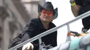 Bono sorprende bailando salsa en antro de la Roma, CDMX