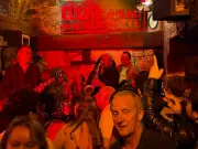 Caveau de la Huchette: 80 años de jazz subterráneo en París