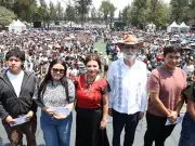 CDMX inicia entrega de becas de transporte para universitarios