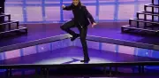 Chayanne cumple sueño de fan vestida de quinceañera en concierto