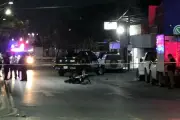 Choca patrulla a moto y muere adolescente en Nuevo León