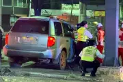 Choque por distracción con celular deja a conductor herido