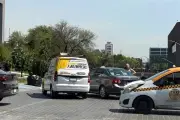 Choque y controversia: conductores afirman tener luz verde en el centro