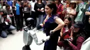 Clara Brugada baila con robot en inauguración de Utopía Ceylán en Azcapotzalco