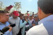 CNTE espera a Sheinbaum en aeropuerto de Palenque