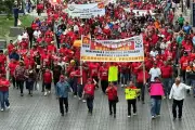 Conmemoran el Día del Trabajo con marcha en el Centro de Monterrey