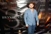 De fiesta con Brandon: celebración en la playa