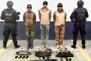Detienen a 3 con arma y equipo táctico en operativo