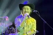 Diego Torres contagia su buena vibra a regios en concierto