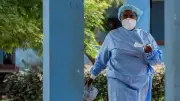 EE. UU. restringe ingreso de viajeros de tres países africanos por ébola