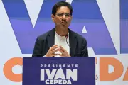Encuestas prevén segunda vuelta en Colombia; Cepeda lidera intención de voto