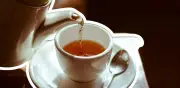 Errores clave al preparar té: evítalos para mejorar sabor