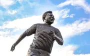 Escultura de Pelé en el Estadio Jalisco: el día que se hizo grande con 17 años