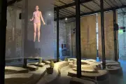 Exposición 'Llama Rojonegro' en Venecia invita a conectar con lo otro