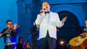 Fernando de la Mora canta por niños y migrantes en concierto benéfico