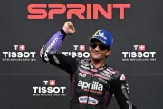 Gana Martín sprint en Francia; Márquez sufre fractura
