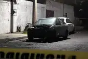 Hallan cadáver de hombre dentro de auto abandonado en NL
