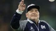 Hija de Maradona acusa plan de control y motivos económicos en su muerte