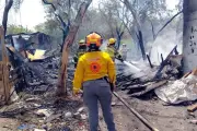 Incendio consume tejabanes en la periferia de la ciudad