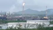 Incendio forestal fuera de control amenaza refinería de Pemex en Salina Cruz