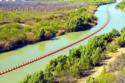 Inicia instalación de boyas en Laredo, Texas para control migratorio