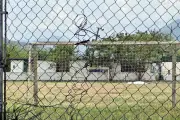 Jugador de fútbol se desvanece y muere durante partido