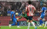 Kevin Mier reacciona tras error ante Chivas en semifinales