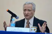 Legisladores celebran salida de Víctor Rodríguez de Pemex