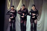 Lleva la maternidad al escenario en obra teatral conmovedora