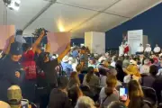 Maestros de la CNTE protestan en evento de Sheinbaum en Sonora