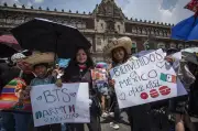 Mario Delgado llama a fans de BTS a acudir al Zócalo