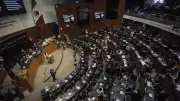 Morena y oposición chocan por comisión contra nexos criminales en candidatos
