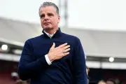 Ovacionan a Te Kloese en emotiva despedida de Feyenoord