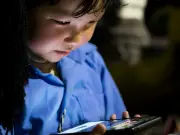 Padres virtuales en China: la crisis afectiva que crea una tendencia