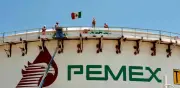 Pemex reduce deuda 7% y aumenta producción de combustibles 40% en 2026