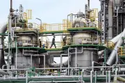 Petróleo crudo estable mientras Trump se dirige a China