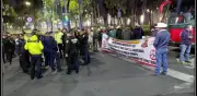 Policías bloquean a transportistas en Reforma y Eje 2 Norte en CDMX