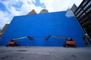 Protestan en Dallas por tapar mural para promocionar Mundial