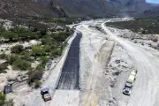 Repara Estado carretera clave en la Huasteca tras daños por lluvias